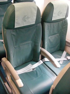 450px-Embraer_195_aircraft_seats