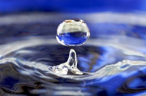 800px-Water_drop_001