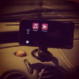 CarPlay_iOS_in_car