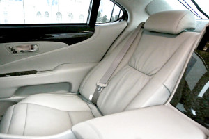 Rear_Seat_2008_LS_600h_L